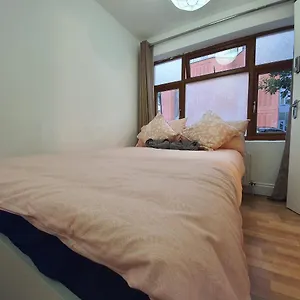 Guest house Saints, London
