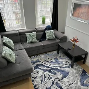 2 Bedroom Flat, 2 Minutes Walk To Bethnalgreen Station, Apartamento