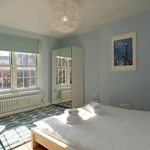 Riverside Cutty Sark 2bd Retreat Apartment