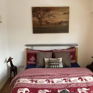 Guest house Commercial, London